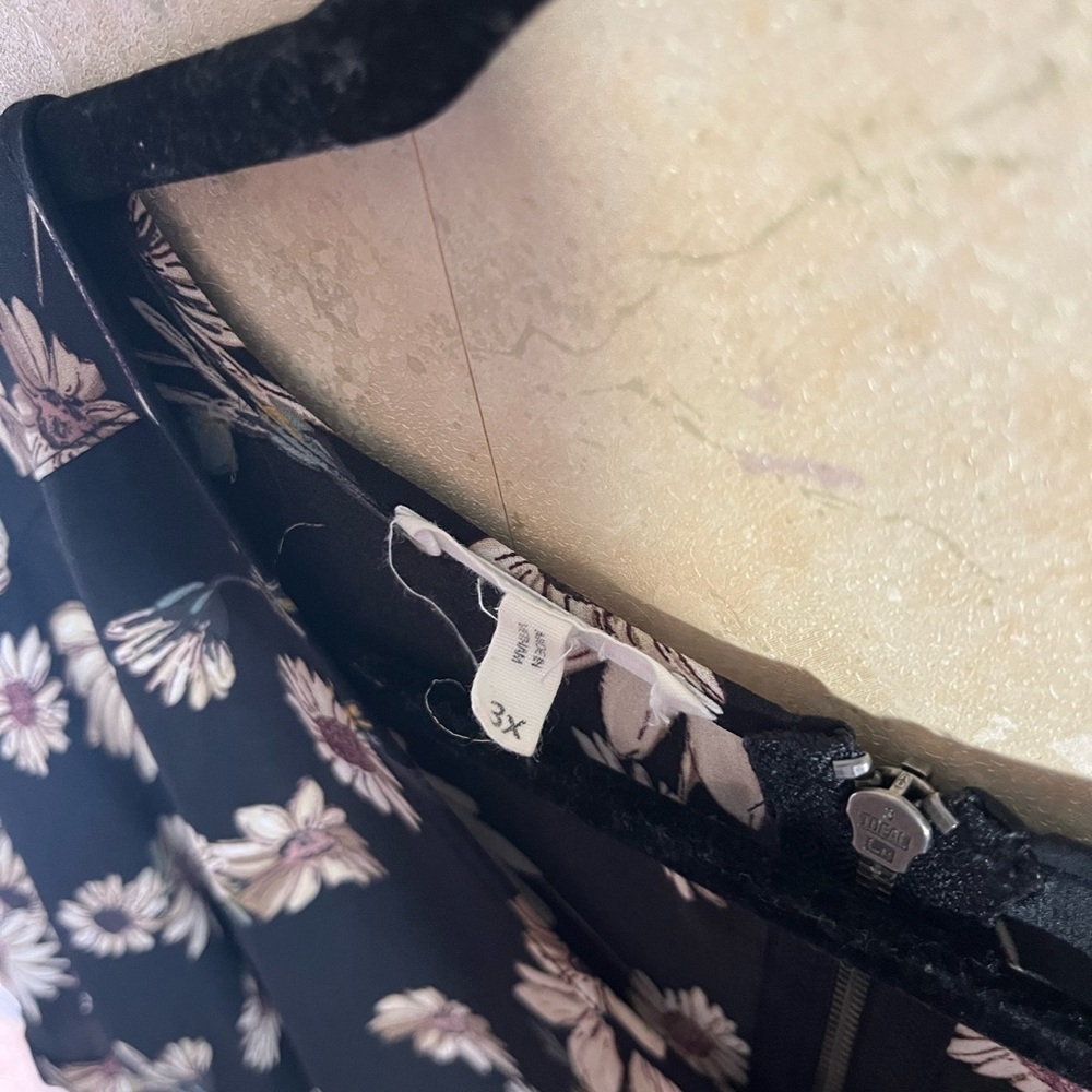 Maurice’s Floral Black Women's Blouse - Picture 2 of 4